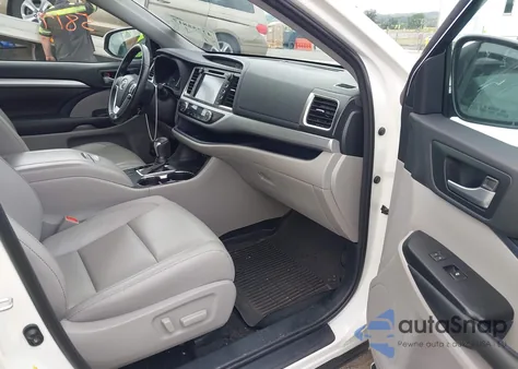 2018 Toyota Highlander Xle z USA, uszkodzony, nr VIN 5TDJZRFH5JS857358